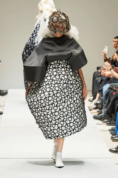 Look 7